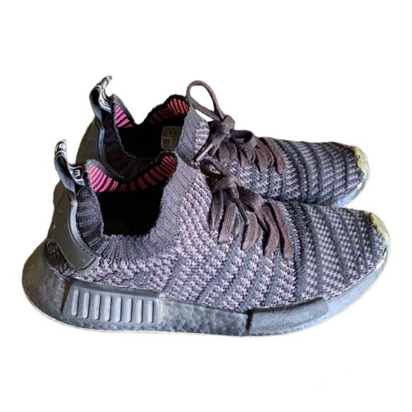 Adidas Boys NMD R1 STLT Primeknit “Triple Black”, size 5.5 - Picture 1 of 6